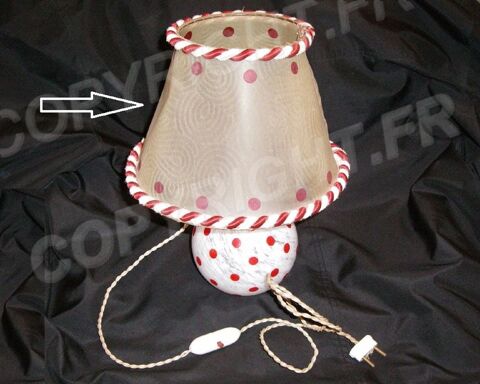 ANCIENNE & RARE LAMPE EN VERRE SOUFFL MOTIFS  POIS ROUGES 48 Sergines (89)