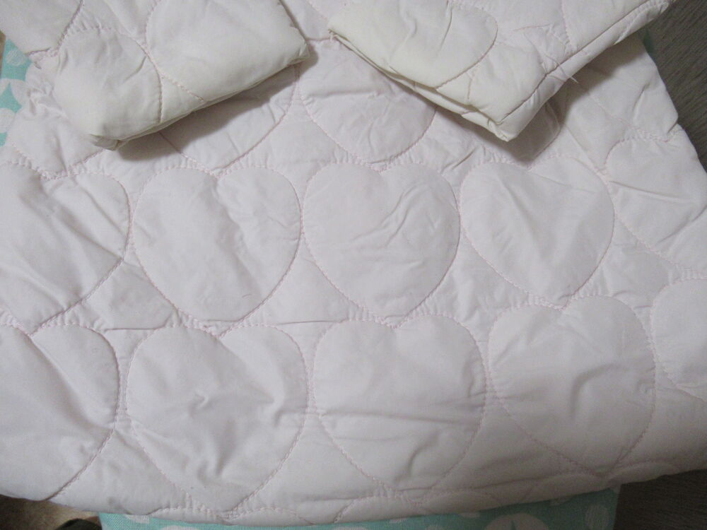 Doudoune rose p&acirc;le &agrave; capuche taille 6 mois Vtements enfants