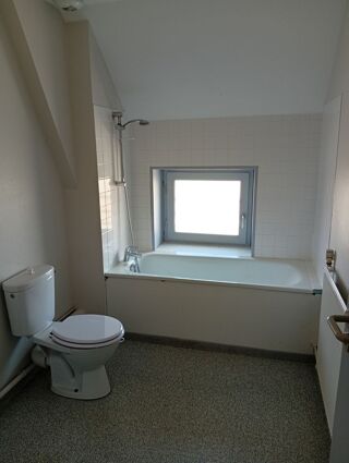  Appartement à louer 4 pièces 86 m² Saint-hilaire