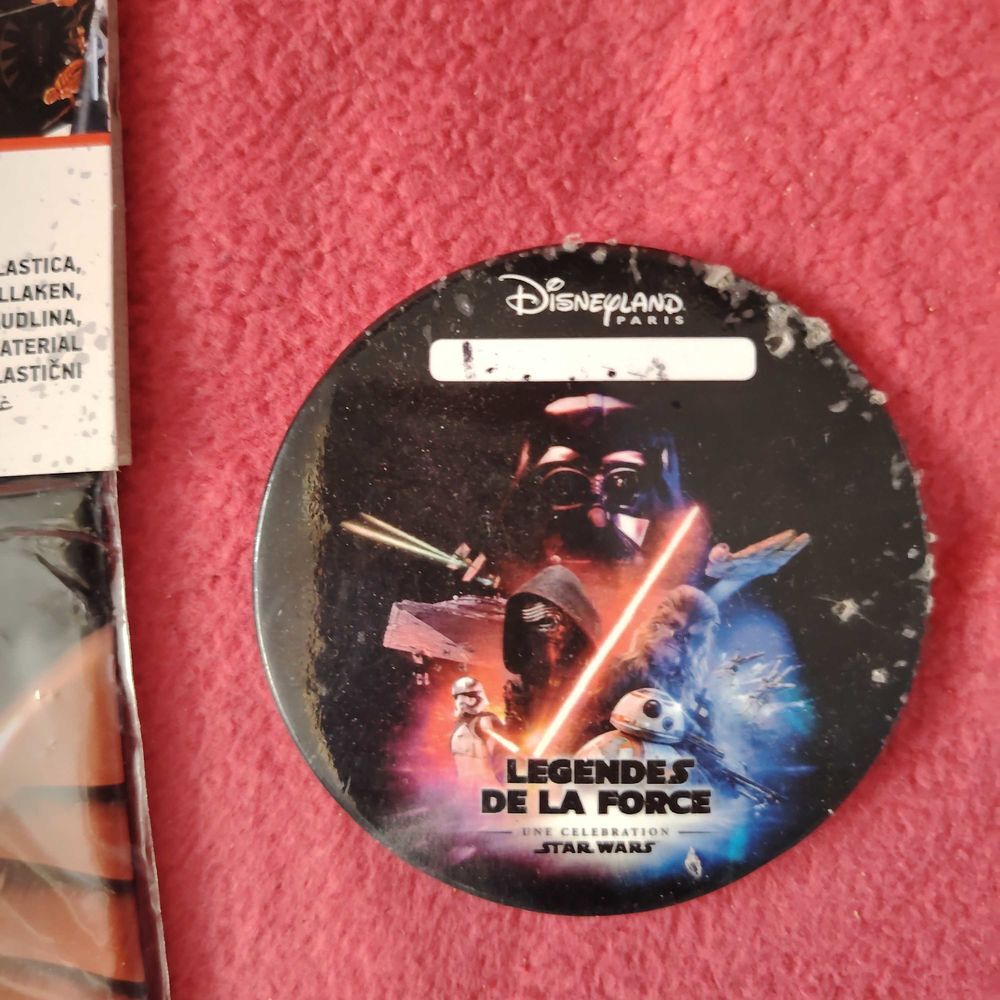 nappe en plastique Star Wars et pin's Décoration