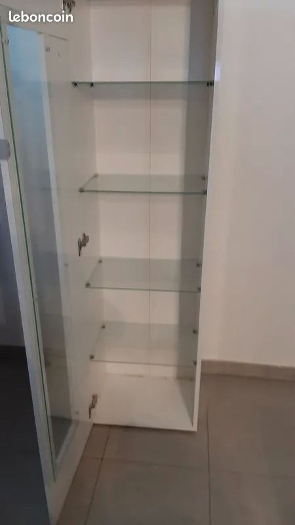 buffet porte vitr&eacute;e Meubles