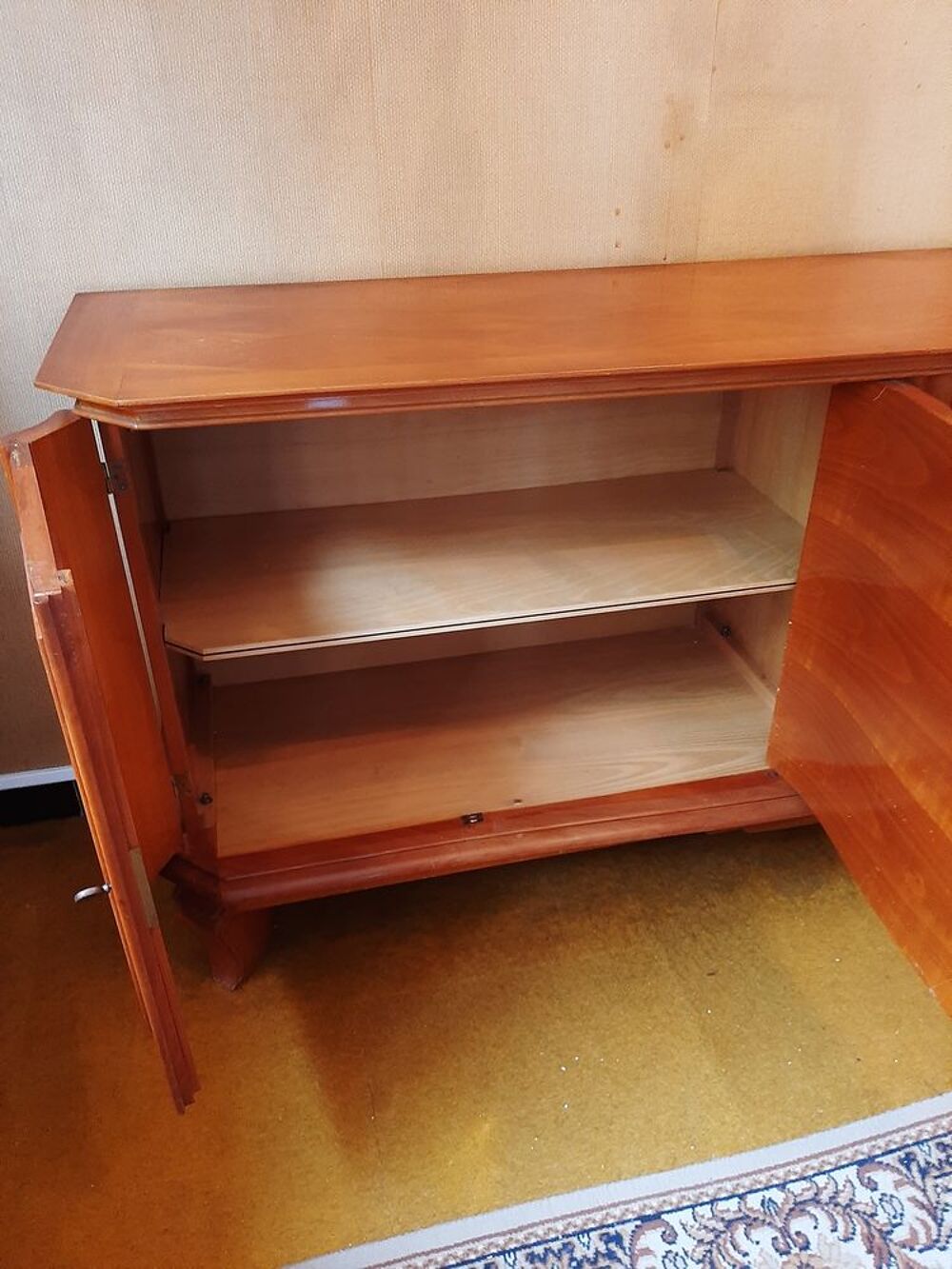 BUFFET EN MERISIER 4 PORTES ET 2 TIROIRS
Meubles