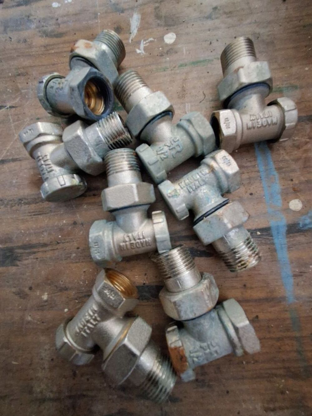 Radiateurs fonte tout &eacute;quip&eacute;s Bricolage