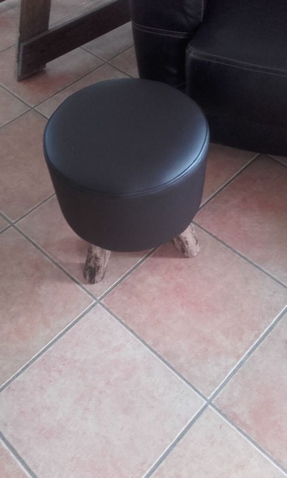 deux fauteuils clubs couleur chocolat etat neuf Meubles