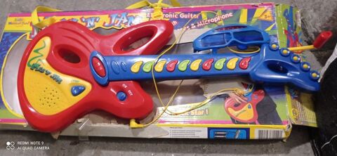 guitare enfant jouet 15 Sèvres (92)