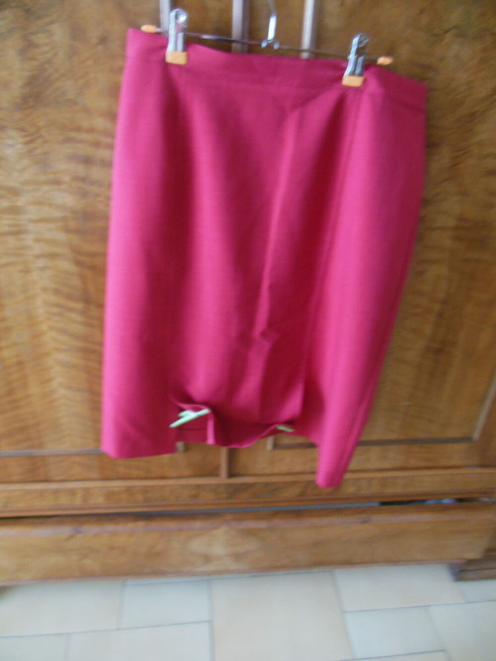 Jupe droite rouge bordeaux Vêtements