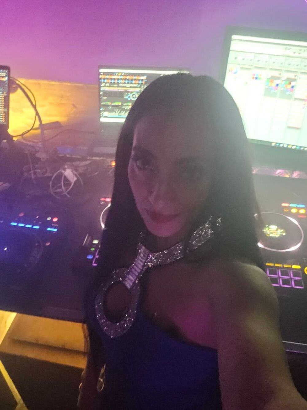   Dj Prestation animation musicale et scenique 
