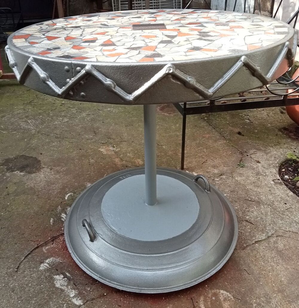 Table mosa&iuml;que en B&eacute;ton et acier Jardin