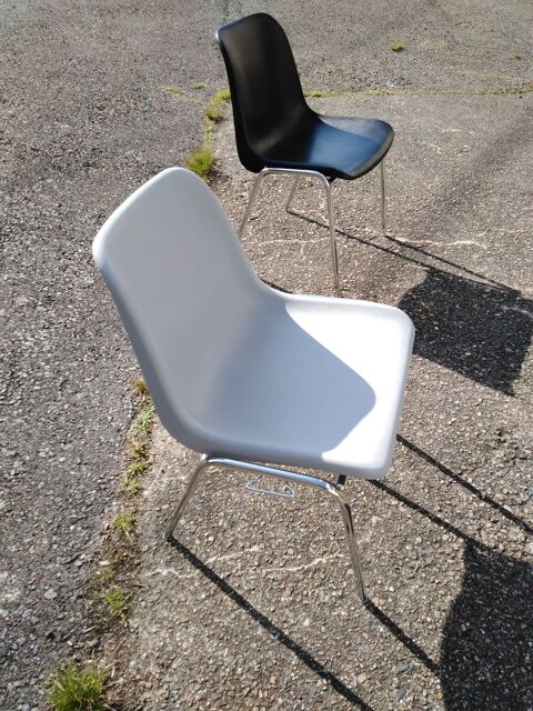 6 chaises coque grise en parfaite &eacute;tat couleur grise claire 23 69240 Bourg-de-thizy