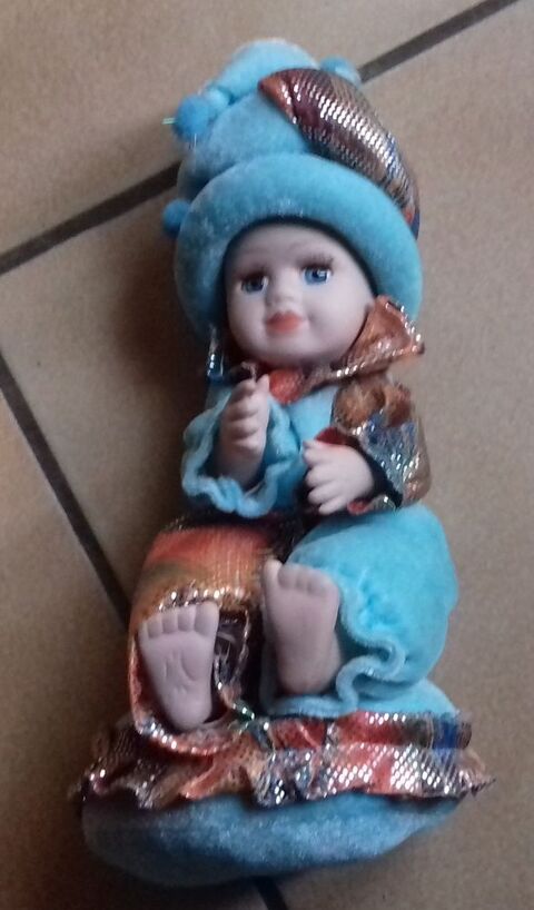 POUPEE ASSISE BOTE  MUSIQUE 10 Boucau (64)