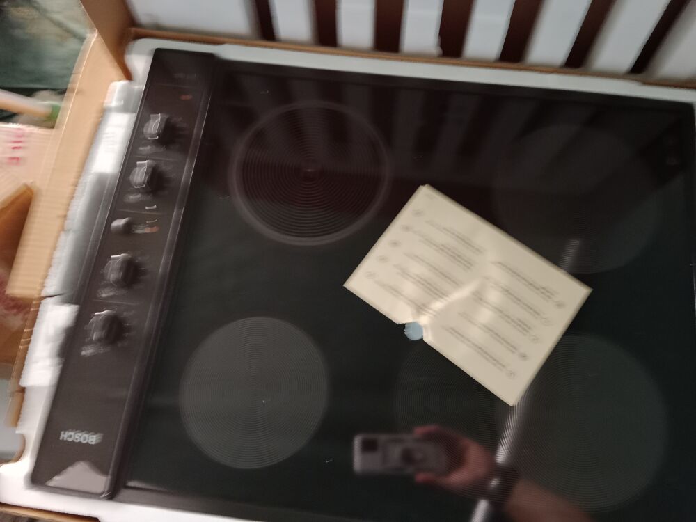 &agrave; saisir plaque 4 feux vitro dont un maxi pour gros plats Electroménager