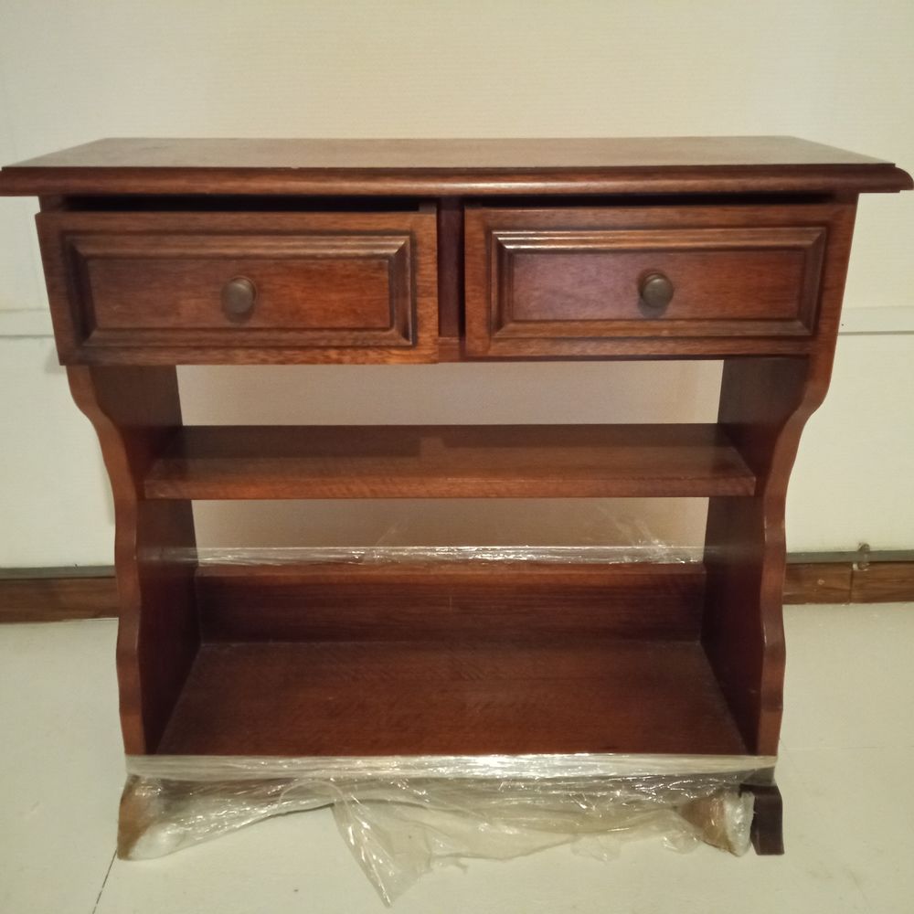 2 tables etroites Meubles
