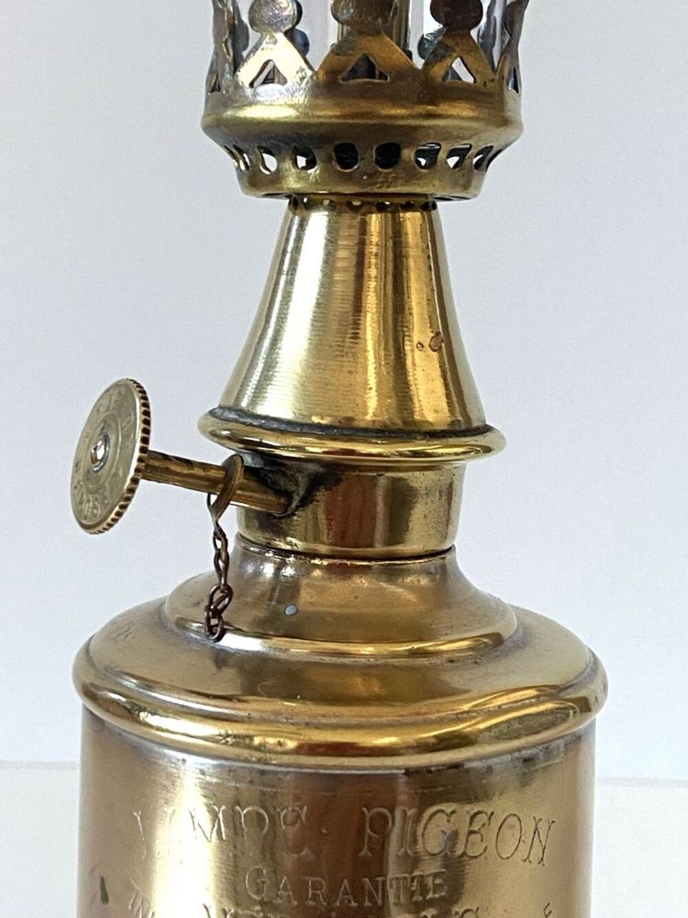 Ancienne Lampe Olympe &agrave; Essence "Pigeon" Art Nouveau 1885 