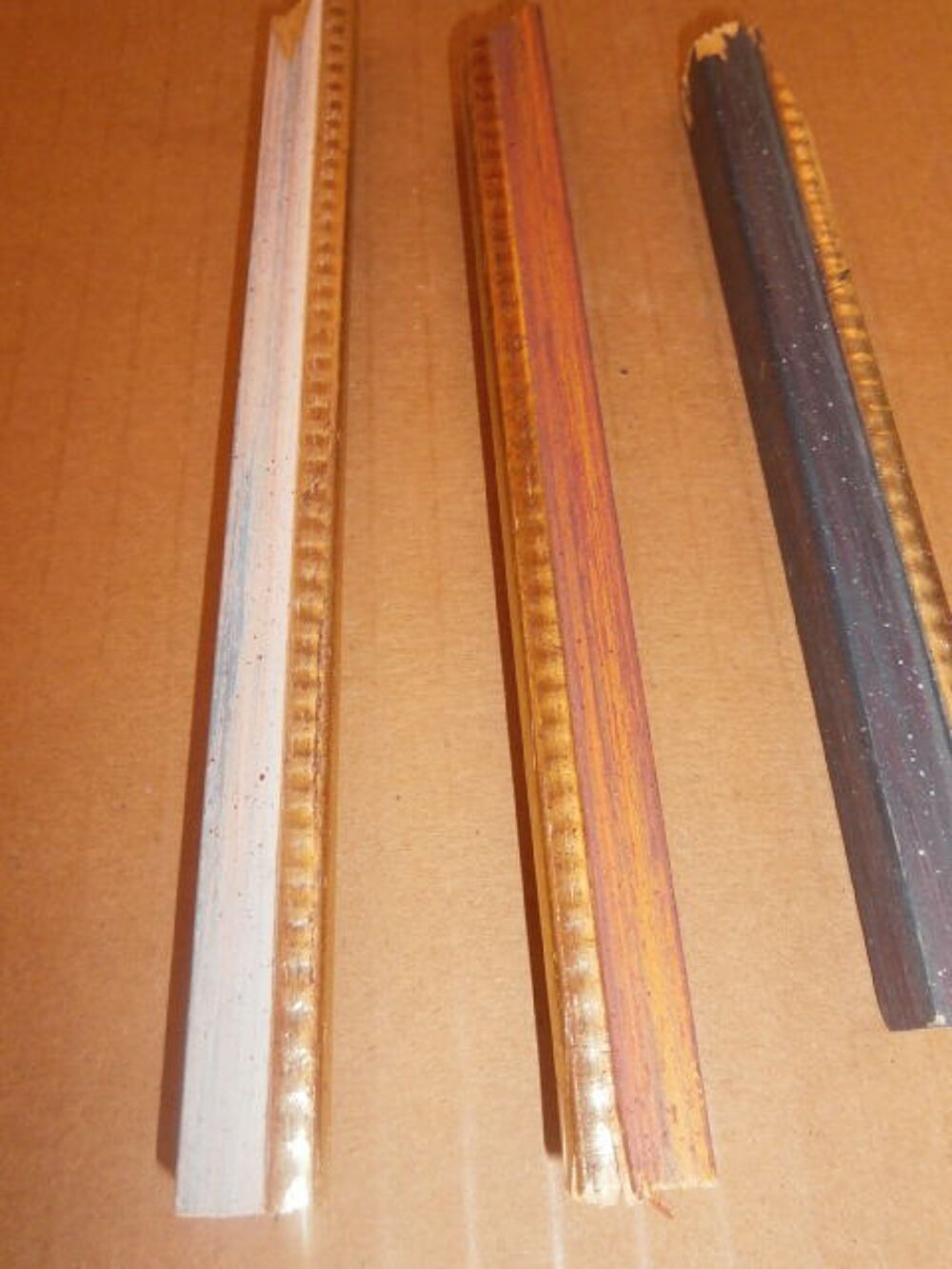 Lot de 186 m&egrave;tres de baguettes fines de diff&eacute;rentes couleurs Décoration