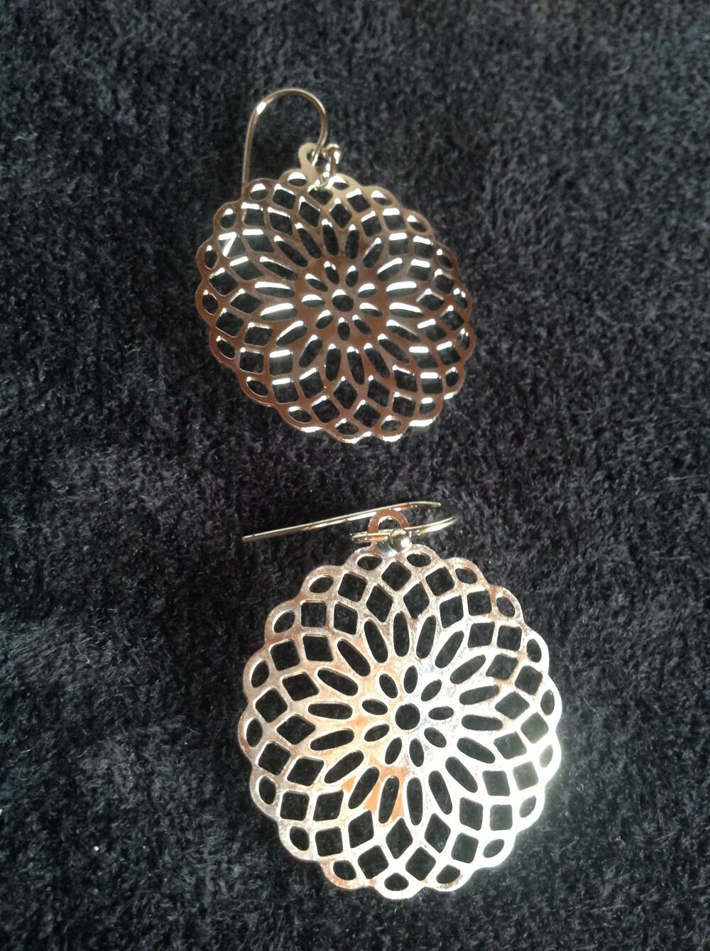 BOUCLES D'OREILLES ARGENT&Eacute; RONDE MOTIF ROSACE 2,8 cm Envoi P Bijoux et montres