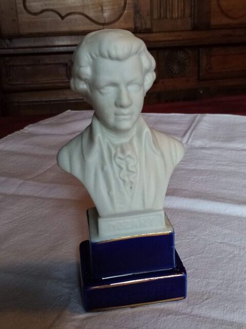 Ancien buste de Mozart en biscuit sur socle (n�2) 20 Avermes (03)