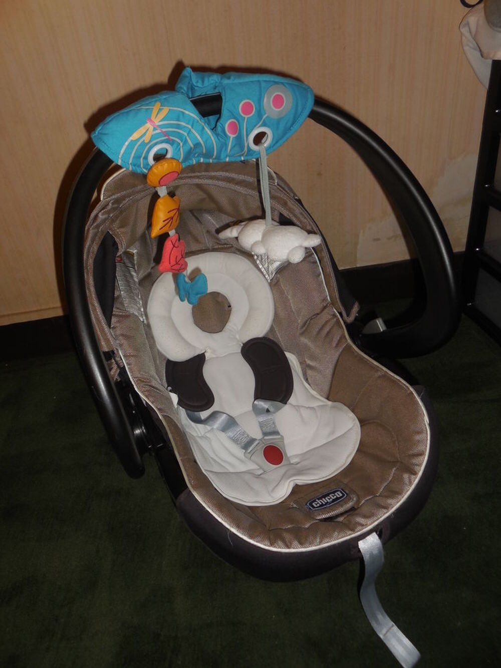 Si&egrave;ge auto de marque CHICCO : 0 &agrave; 8 mois avec base Puriculture