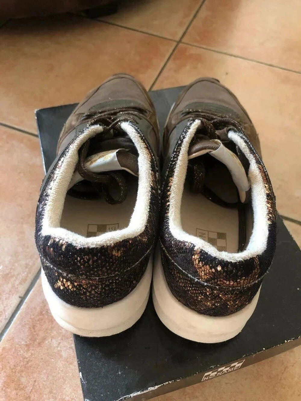 Sneakers kaki NoName P39 en parfait &eacute;tat &agrave; 27 euros Chaussures