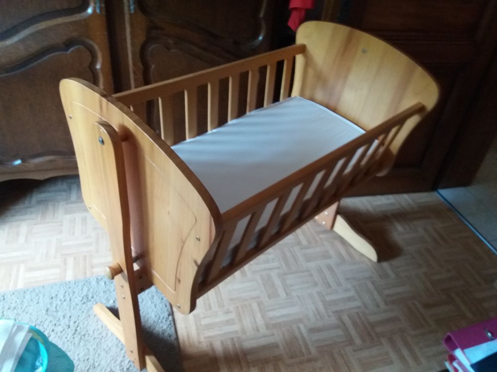 lit b&eacute;b&eacute; &agrave; bascule 0.58 x 0.95 avec matelas drap et al&egrave;ze Puériculture