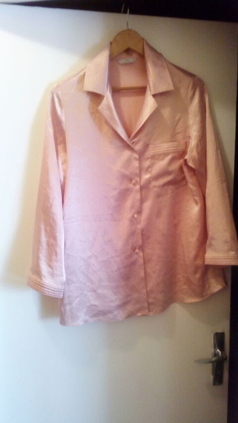 V�tements femme taille 42/44/46 de 1 � � 5 � 0 Courbevoie (92)