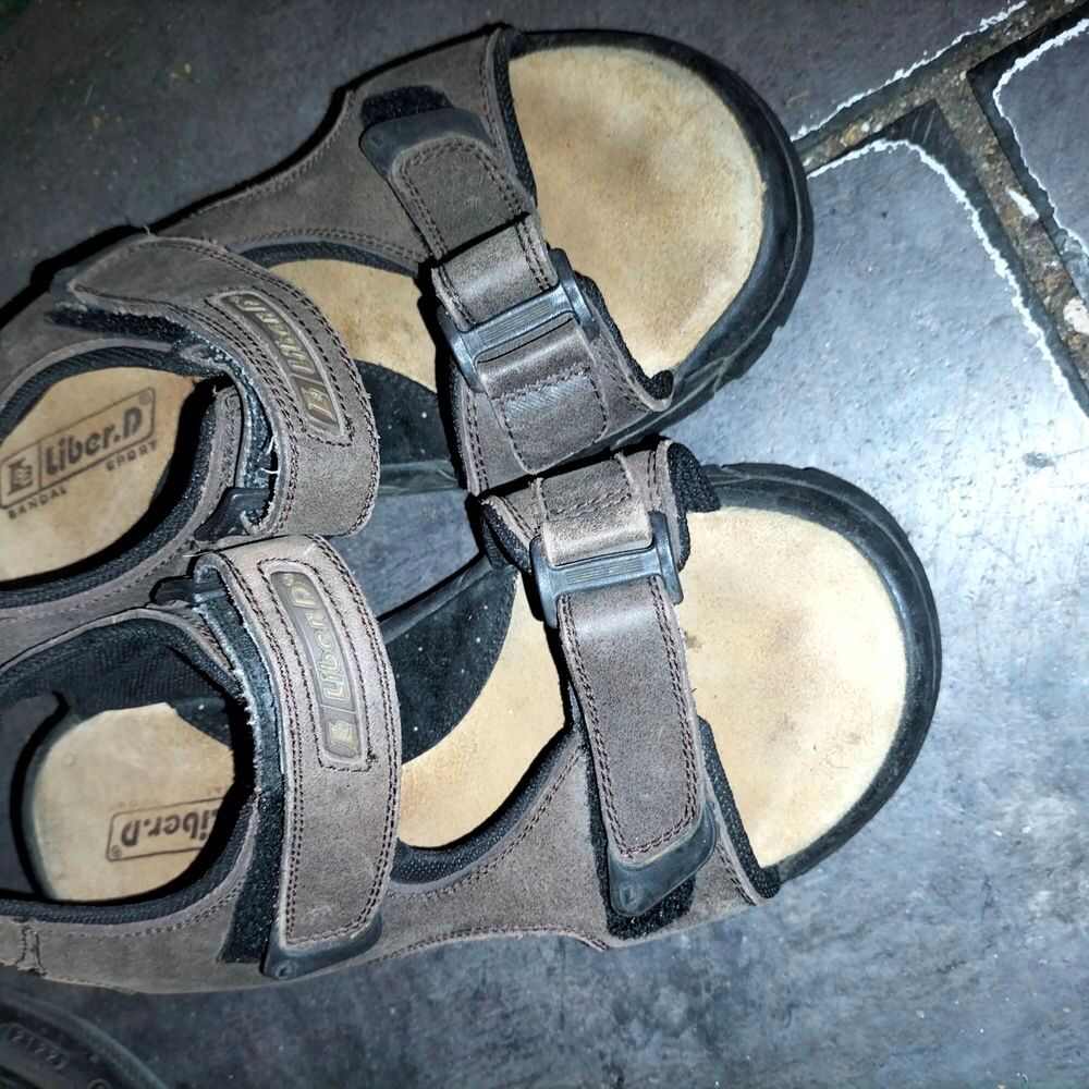 Sandales cuir liber b pointure 39 tr&egrave;s bon &eacute;tat Chaussures