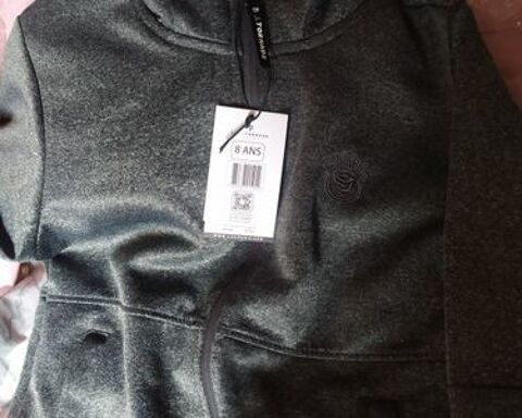 SURVETEMENT 8 ANS ACHETE 129 euros vendu 20 euros 20 Bondy (93)