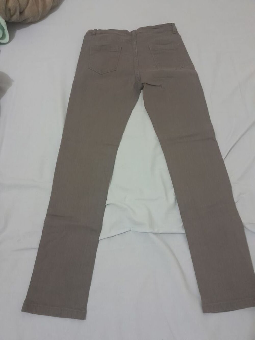  Pantalon slim kaki homme ? basique et styl&eacute; Vêtements