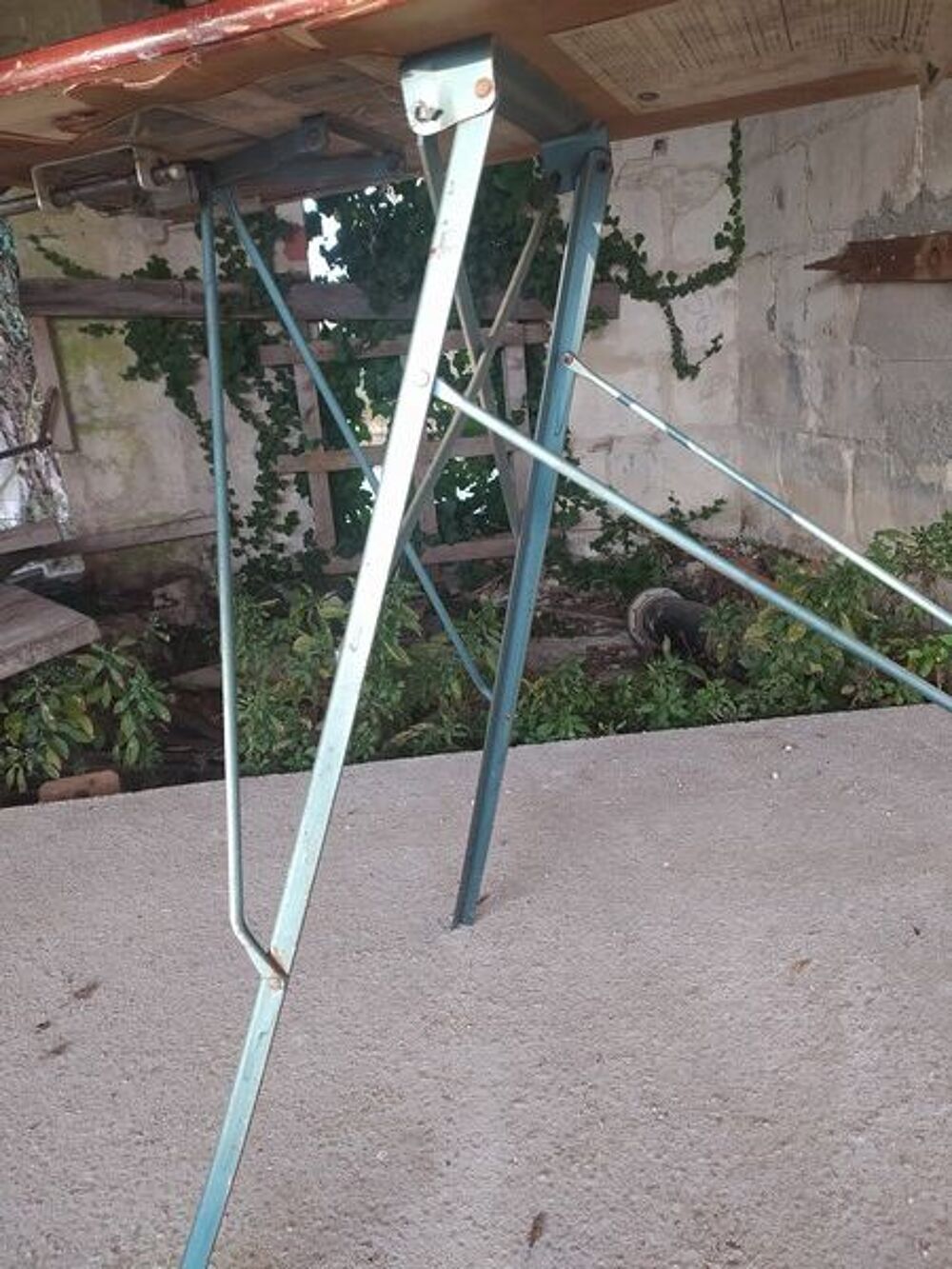 Table &agrave; Repasser Vintage Marque Libellule ann&eacute;es 60
Meubles