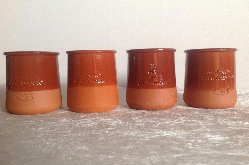 LOT DE QUATRE POTS EN TERRE CUITE
Décoration