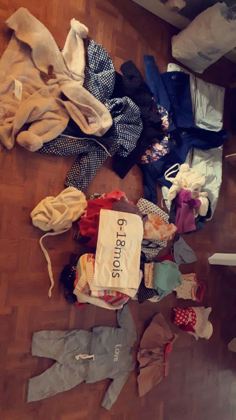 2 lots de v&ecirc;tements fille:
- 6/18 mois
- 18/36 mois
Vêtements