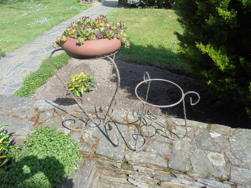 support pots en fer forg&eacute; Jardin