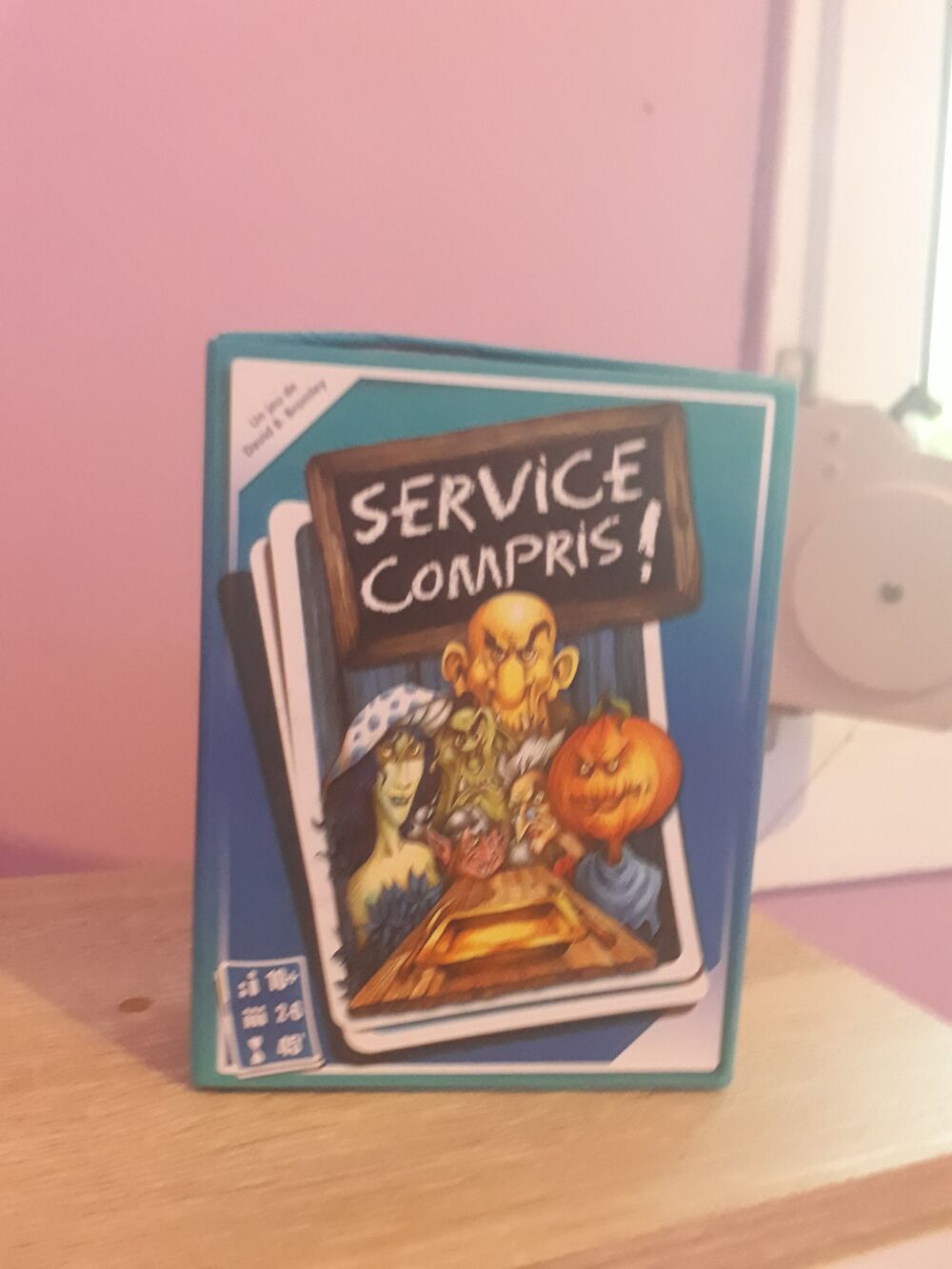 Jeux de soci&eacute;t&eacute; :
Service compris ! Jeux / jouets