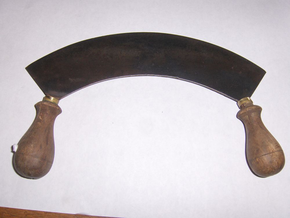 Ancien hachoir en bois et acier 30 cm de marque 	($) Bricolage