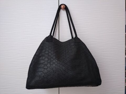 sac  main noir 10 Issy-les-Moulineaux (92)