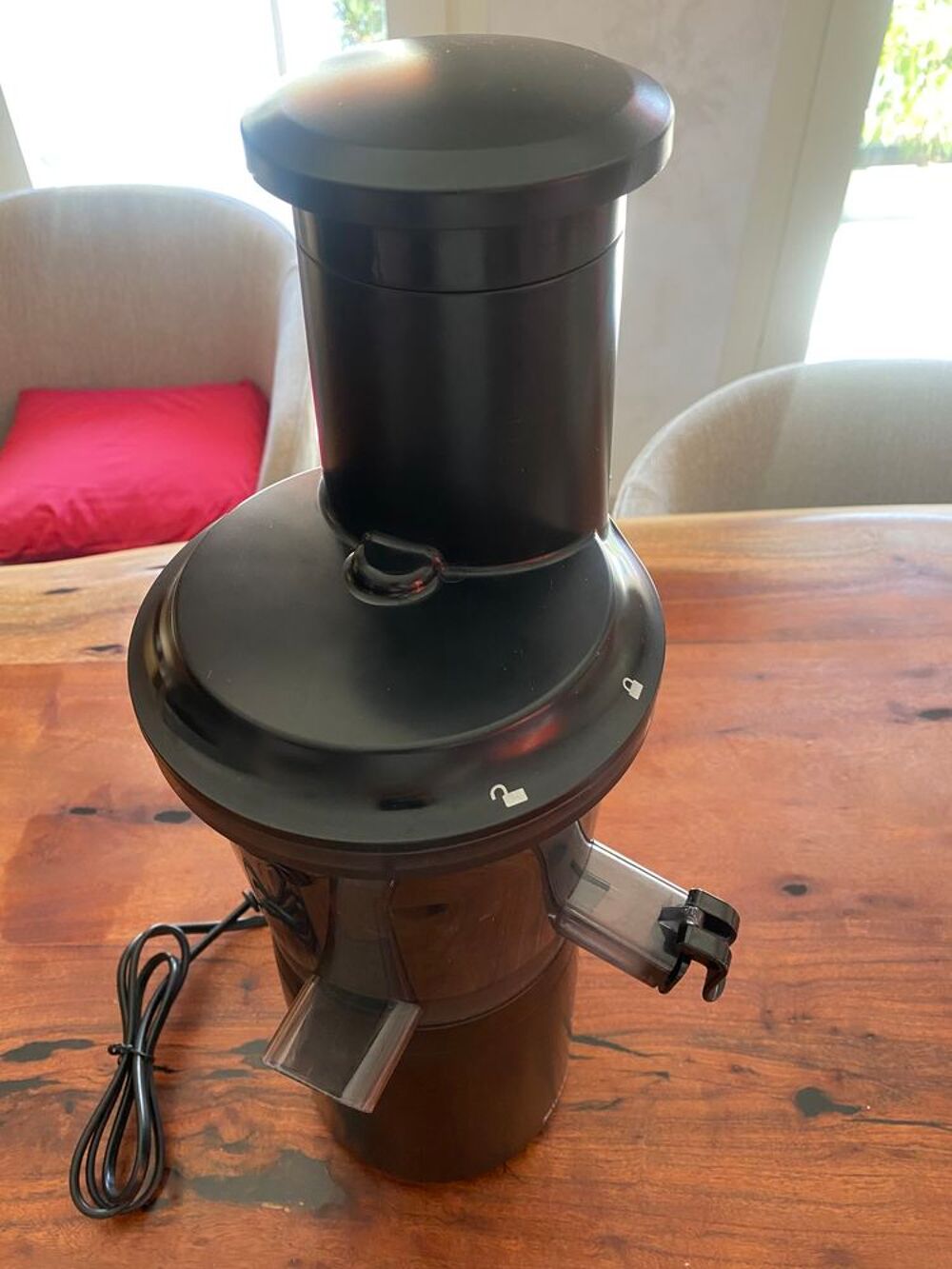 Extracteur de jus de fruits et l&eacute;gumes Electroménager