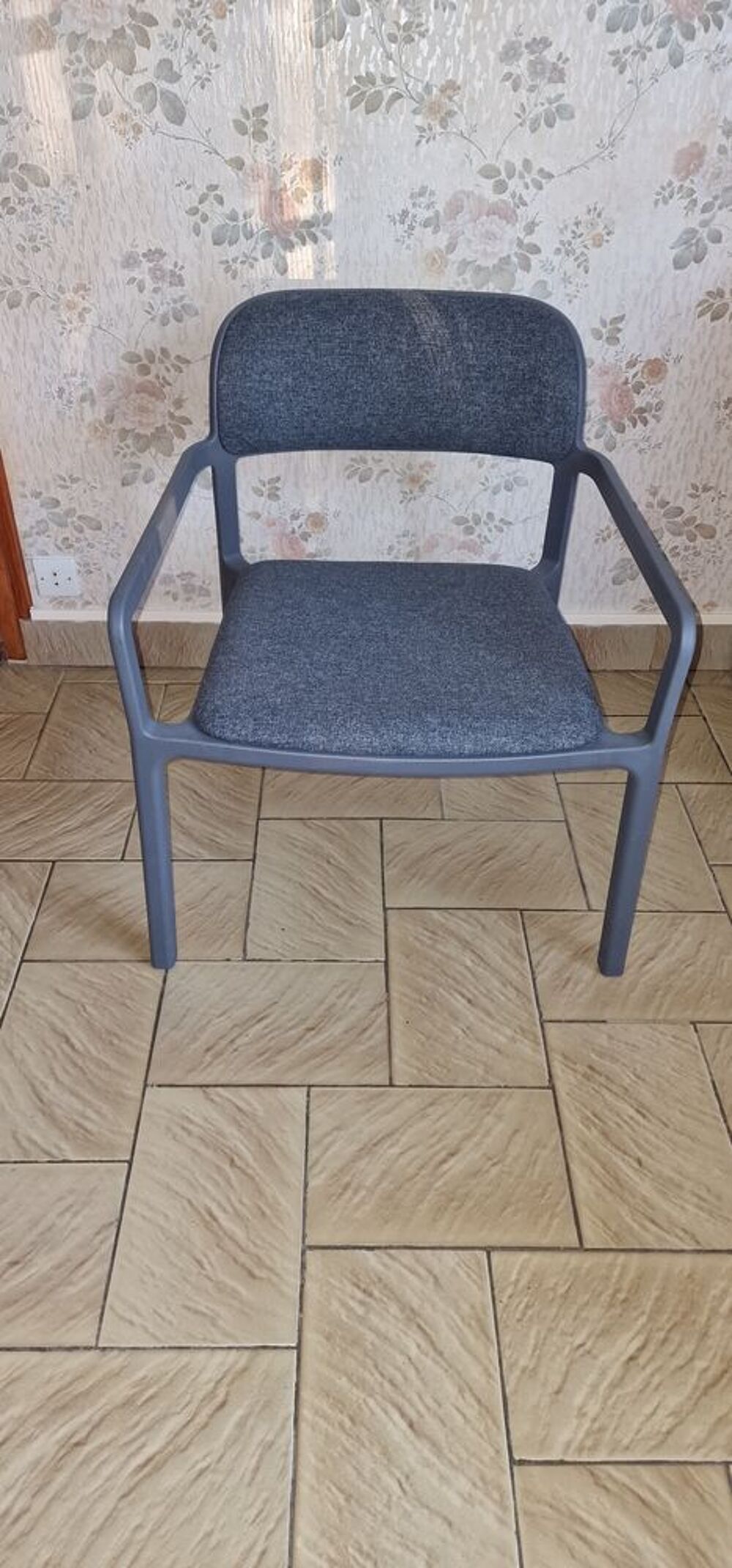 Fauteuil en tr&egrave;s bon etat Meubles