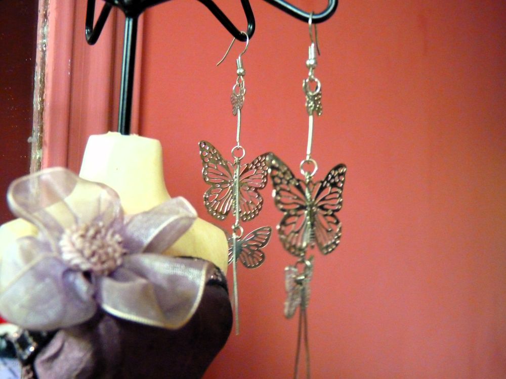bijoux paire boucle d'oreilles papillons argentes TBE Bijoux et montres
