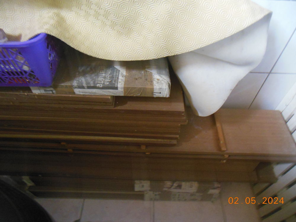 Vendre Trois articles diff&eacute;rents
Meubles