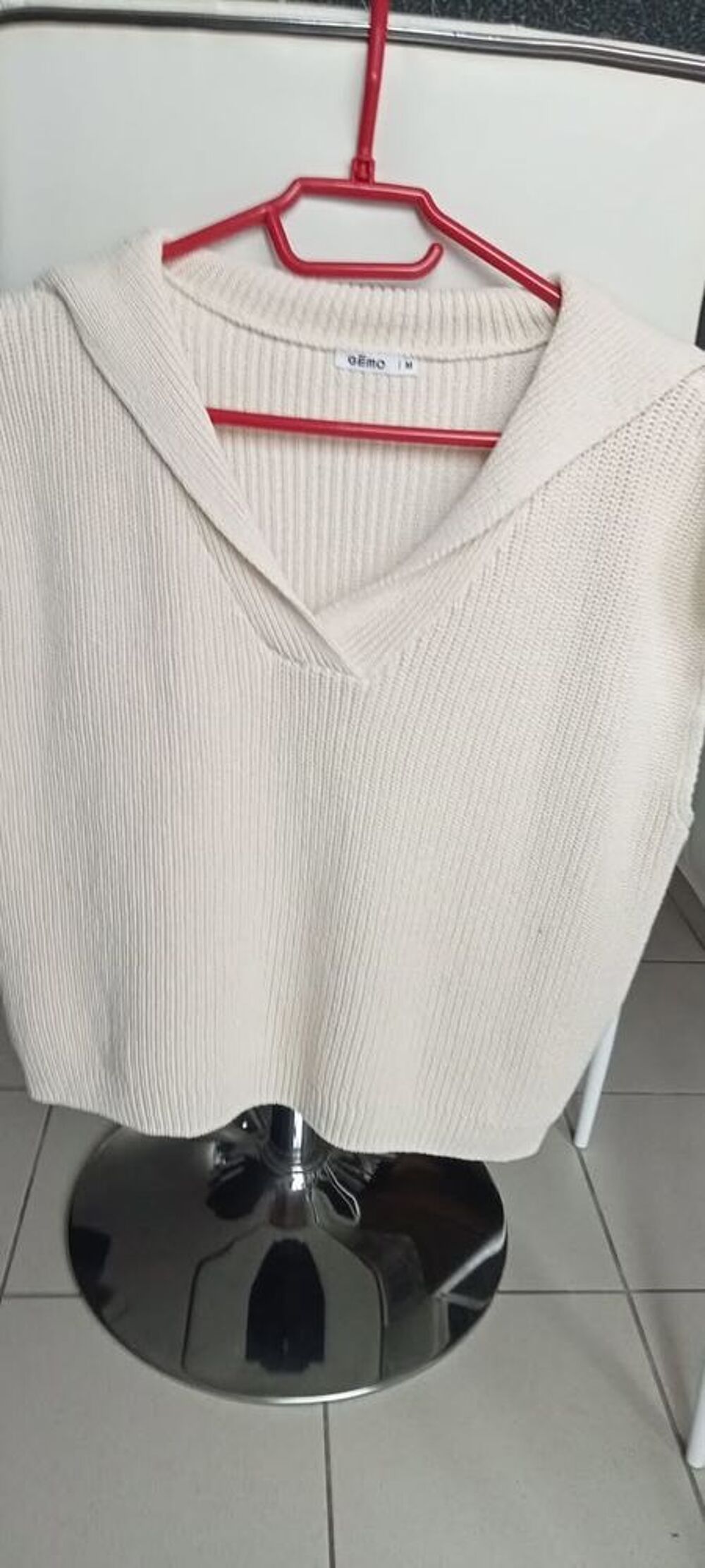 Pull sans manche chaud. Vêtements