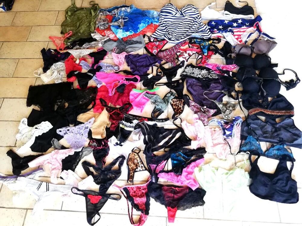 Lot divers string/ maillot de bain / SG, guepiere, Vêtements