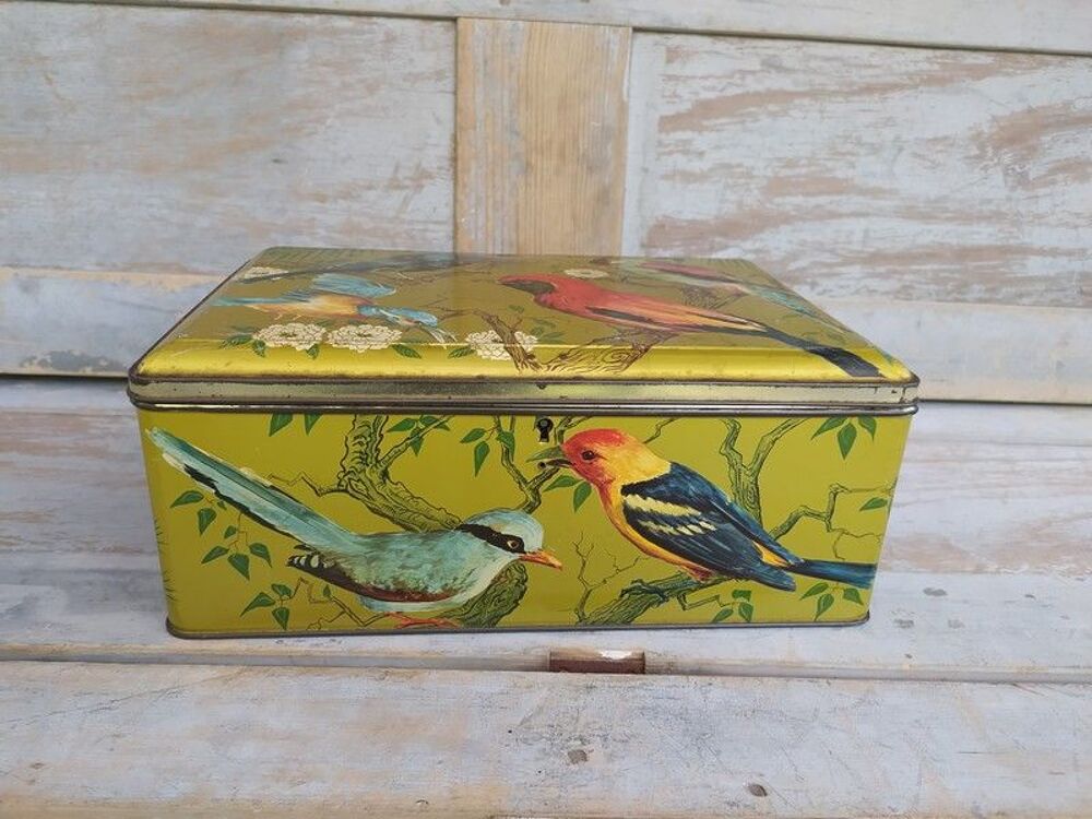 Boite T&ocirc;le Lithographi&eacute;e Th&egrave;me Oiseaux Sign&eacute;e M. Baudet
