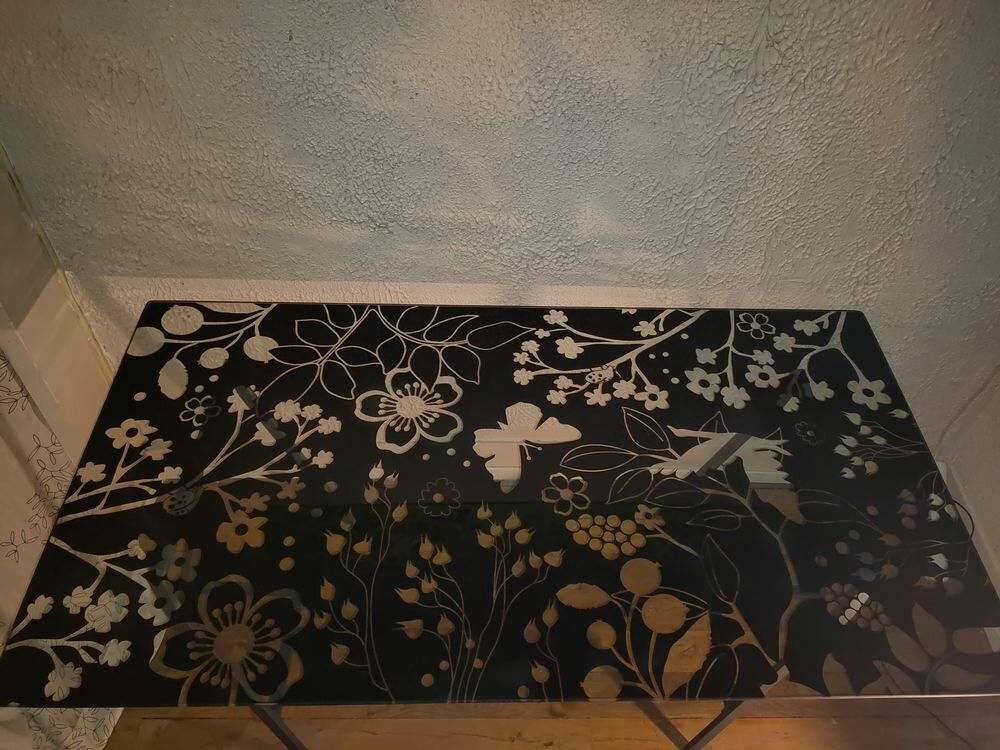 Table en verre sur tr&eacute;pieds , bureau Meubles
