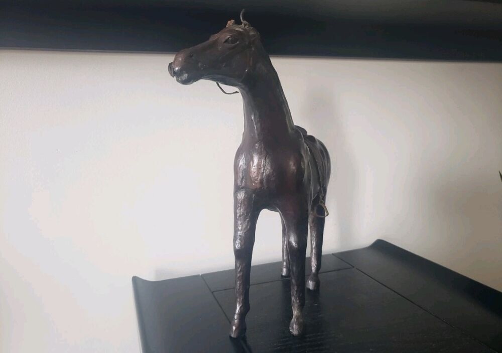 Sculpture animali&egrave;re ann&eacute;e 50-60, cuir Décoration