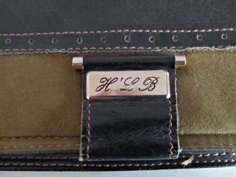 Porte feuilles en cuir, excellent état. 30 Rennes (35)