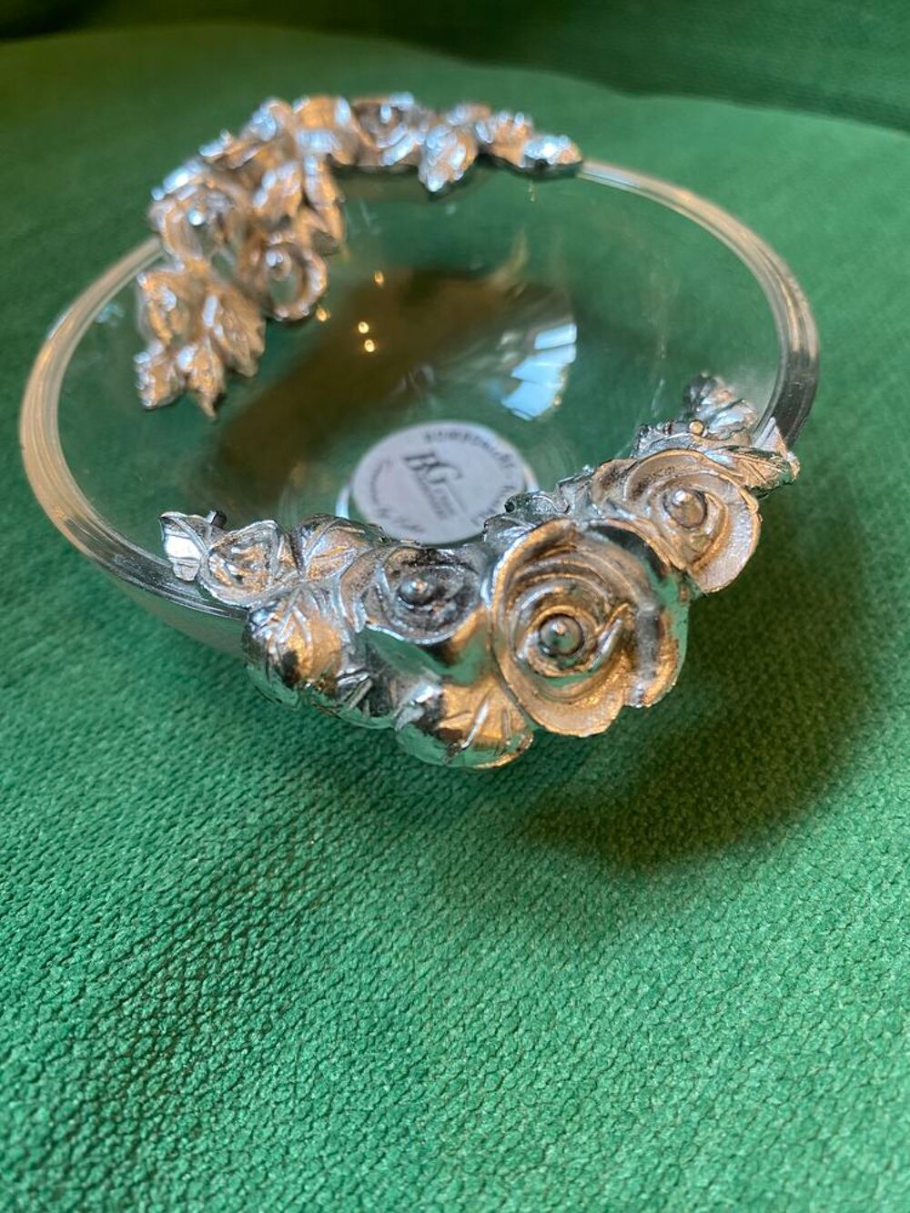 Petit pot en verre avec roses 
