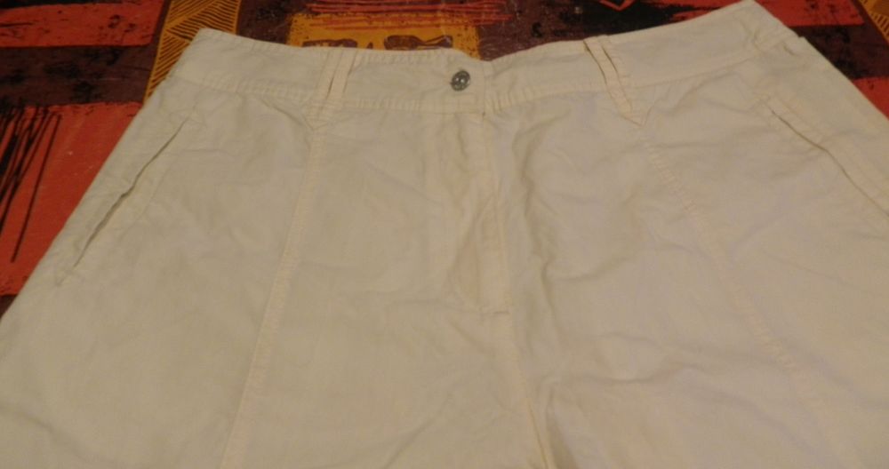 SHORT / BERMUDA ECRU T44 Vêtements