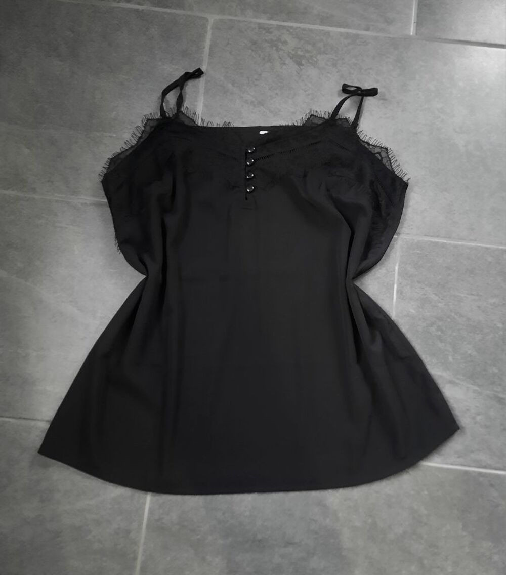 Caraco noir &eacute;l&eacute;gant &agrave; fines bretelles et dentelle neuf -T 40 Vêtements