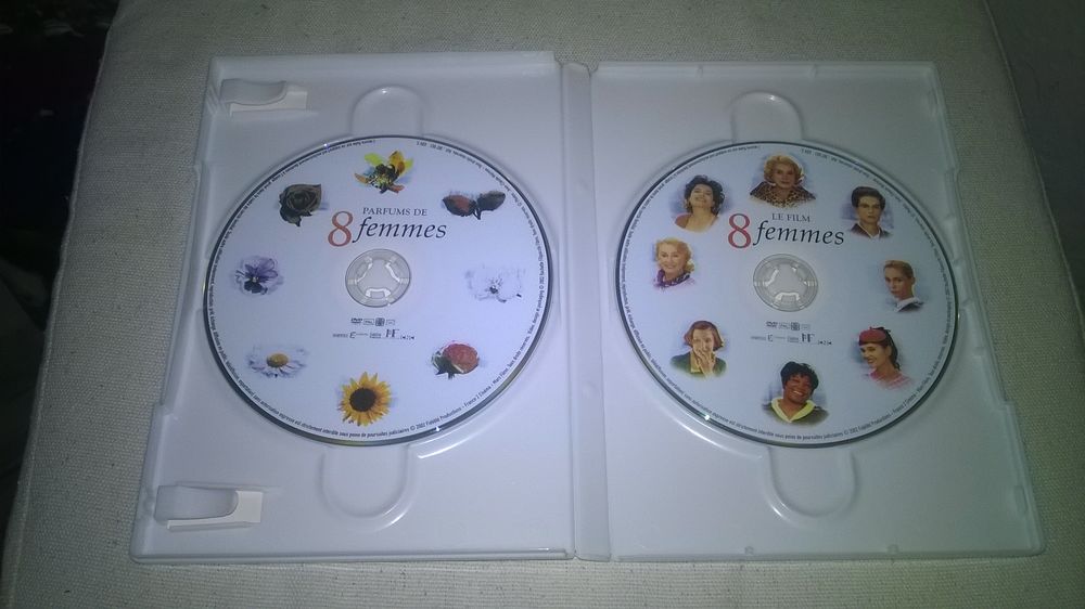 DVD 8 femmes
Catherine Deneuve, Isabelle Huppert
2002
Exc DVD et blu-ray