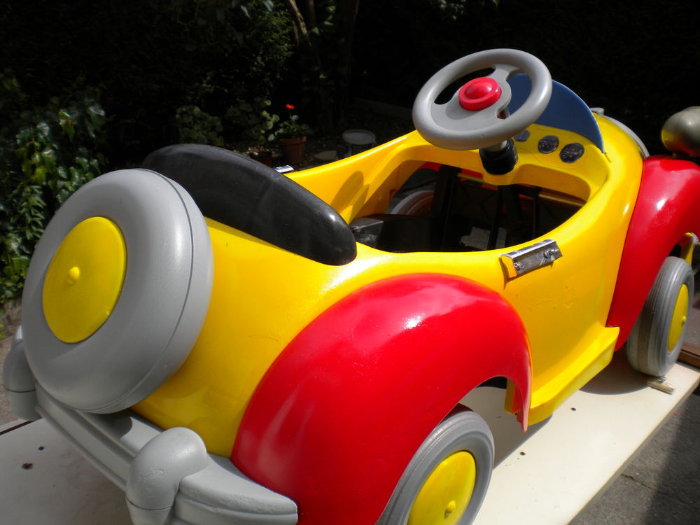 voiture a p&eacute;dale Jeux / jouets