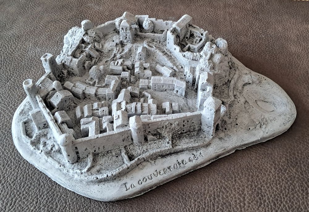 maquette en pl&acirc;tre moul&eacute; La Couvertoirade Aveyron 